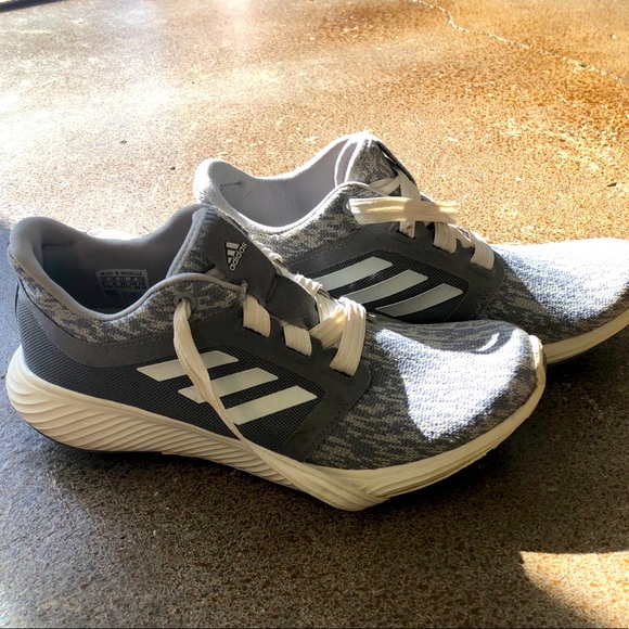 adidas Shoes - Like new Adidas tennis shoes